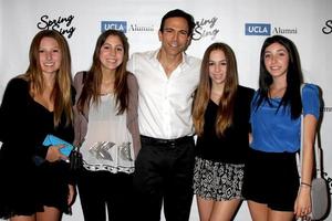 los angeles, 16 maggio - dr bill dorfman all'ucla s spring sing 2014 al pauley pavilion ucla il 16 maggio 2014 a westwood, ca foto