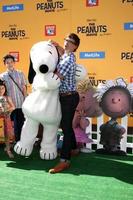 Los angeles, nov 1 - christopher gorham, famiglia, amico al film peanuts los angeles premiere al teatro del villaggio il 1 novembre 2015 a westwood, ca foto