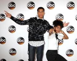 los angeles, 4 agosto - marcus scribner, yara shahidi all'abc tca summer 2016 party al beverly hilton hotel il 4 agosto 2016 a beverly hills, ca foto