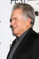 los angeles, nov 16 - warren beatty al tributo ad annette bening e proiezione di gala delle donne del 20° secolo al tcl teatro cinese imax il 16 novembre 2016 a los angeles, ca foto