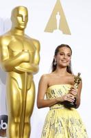 los angeles, 28 febbraio - alicia vikander all'88° premio annuale dell'accademia, sala stampa al teatro dolby il 28 febbraio 2016 a los angeles, ca foto