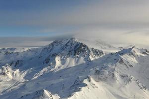 tramonto di neve in montagna foto