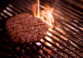 deliziosa carne alla griglia sul barbecue foto