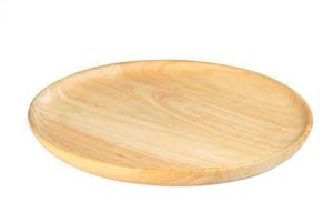 piatto di legno isolato su sfondo bianco, include un tracciato di ritaglio foto