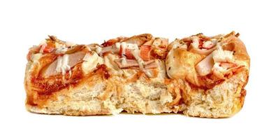 salsiccia con panini di bastoncino di granchio isolati su sfondo bianco foto