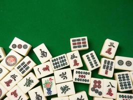 il mahjong sul tavolo antico gioco da tavolo asiatico primo piano immagine foto