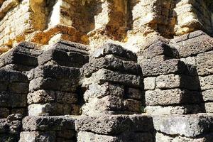 pietra di laterite al tempio nel patrimonio mondiale di Sukhothai foto