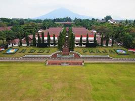 Bandung, West java-indonesia, 19 aprile 2022- veduta aerea della scuola superiore governativa di scienze-ipdn foto