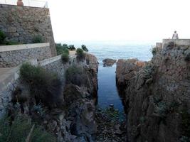 piccole calette sulla costa brava vicino alla strada costiera foto