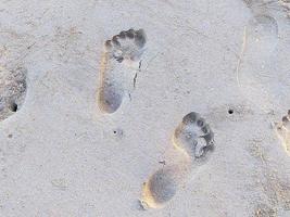 impronta sulla spiaggia di sabbia foto