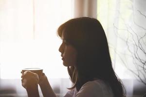 bella ragazza asiatica portriat - concetto di stile di vita donna felice foto