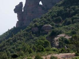 profilo delle montagne di montserrat, a nord della città di barcellona. foto