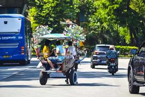 Giacarta, Indonesia, 16 giugno 2022. la tradizionale carrozza a cavalli di Giacarta chiamata andong foto