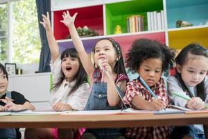 gruppo di bambini in età prescolare foto