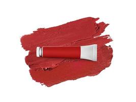 tubo di colore su pennellata rossa isolato su sfondo bianco foto