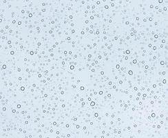 bolle d'acqua su sfondo blu di vetro foto