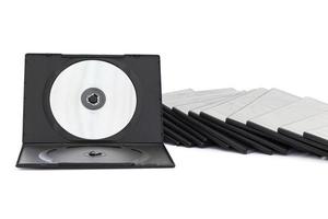 box dvd con disco su sfondo bianco foto