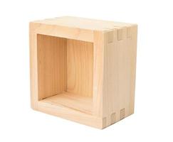 scatola di legno su bianco foto