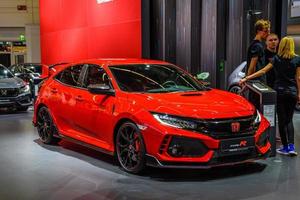 francoforte, germania - settembre 2019 rossa honda civic tipo r sport hatchback car, mostra automobilistica internazionale iaa foto