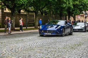 germania, fulda - luglio 2019 blu scuro ferrari california tipo f149 coupé è un'auto sportiva da gran turismo prodotta dalla casa automobilistica italiana ferrari. è una decappottabile hard top a due porte. lui foto