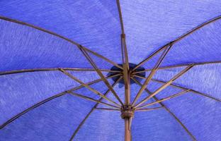 sfondo blu ombrello foto