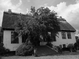 la piccola città di Arnis sul fiume Schlei foto