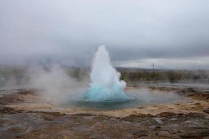 Strokkur geysir in Islanda foto