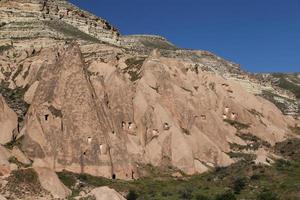 valle delle rose nel villaggio di Cavusin, Cappadocia foto