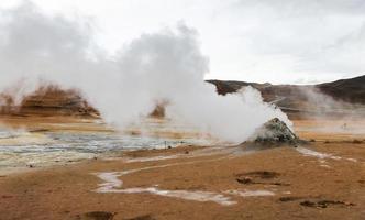 Area geotermica di namafjall in Islanda foto