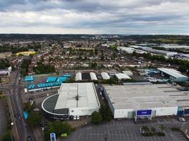 riprese aeree da drone vista dall'alto di londra luton città d'inghilterra e edifici residenziali foto