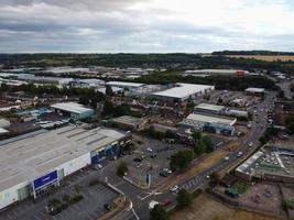 riprese aeree da drone vista dall'alto di londra luton città d'inghilterra e edifici residenziali foto