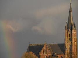 chiesa con un arcobaleno foto