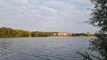 Vista sul lago caldecotte a Milton Keynes, Inghilterra foto