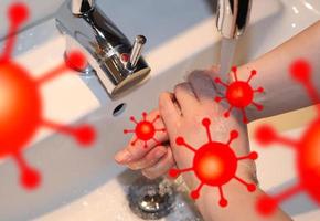 pulizia e lavaggio delle mani con prevenzione del sapone per lo scoppio del coronavirus covid-19 foto