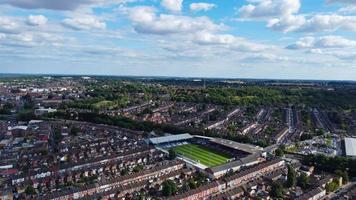 una vista aerea ad alto angolo della città di luton, in Inghilterra, su una zona residenziale della comunità asiatica del pakistani e del kashmir. foto