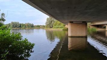 Vista sul lago caldecotte a Milton Keynes, Inghilterra foto