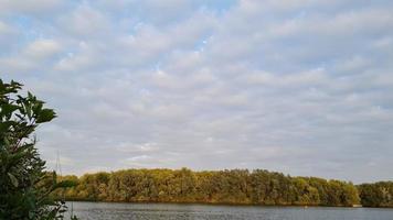 Vista sul lago caldecotte a Milton Keynes, Inghilterra foto