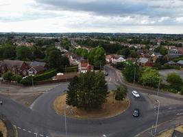 riprese aeree da drone vista dall'alto di londra luton città d'inghilterra e edifici residenziali foto