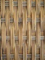 muro di bambù intrecciato marrone foto
