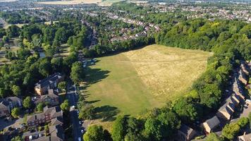 riprese aeree di drone vista dall'alto di londra luton città d'inghilterra gran bretagna foto