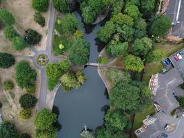 riprese aeree e ad alto angolo del parco pubblico locale ad accesso gratuito a luton, Inghilterra, Regno Unito foto