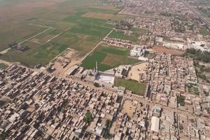 veduta aerea di kala shah kaku villaggio del punjab pakistan foto