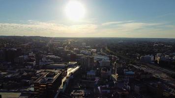 riprese aeree di drone vista dall'alto di londra luton città d'inghilterra gran bretagna foto