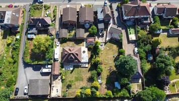 riprese ad alto angolo di case ed edifici a londra luton town e veduta aerea della stazione ferroviaria di leagrave foto