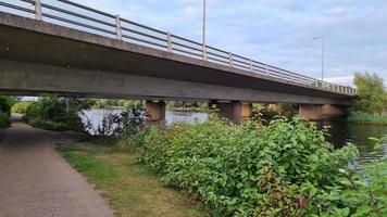 Vista sul lago caldecotte a Milton Keynes, Inghilterra foto