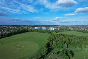 riprese aeree da drone vista dall'alto di londra luton città d'inghilterra e edifici residenziali foto