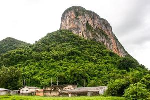 natura di bellezza di alta montagna a phaatthalung nel sud della tailandia foto