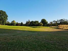 bella vista sul parco di Stockwood a luton, sul parco pubblico ad accesso gratuito e sul campo da golf a sud di luton, vicino allo svincolo autostradale di 10 m1. foto