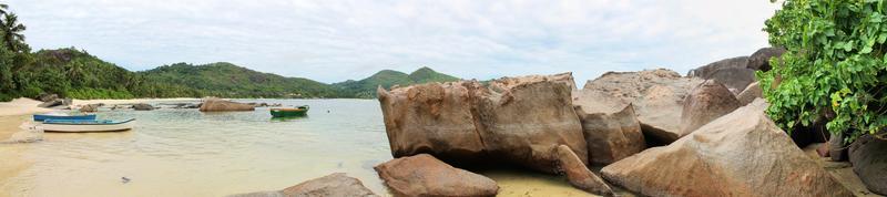 panorama mozzafiato della spiaggia ad alta risoluzione ripreso sulle isole paradisiache seychelles foto