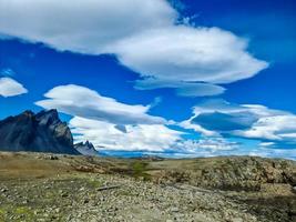 spettacolari nuvole di ufo nel cielo sopra l'Islanda - altocumulus lenticularis. foto